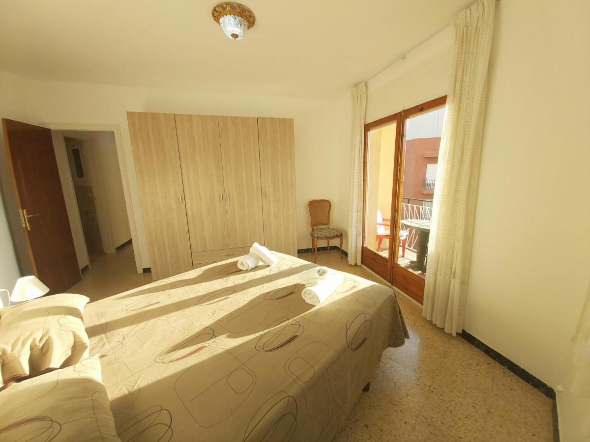 Diana Apartamento Con Terraza Muy Cerca Del Mar Pineda de Mar Bagian luar foto