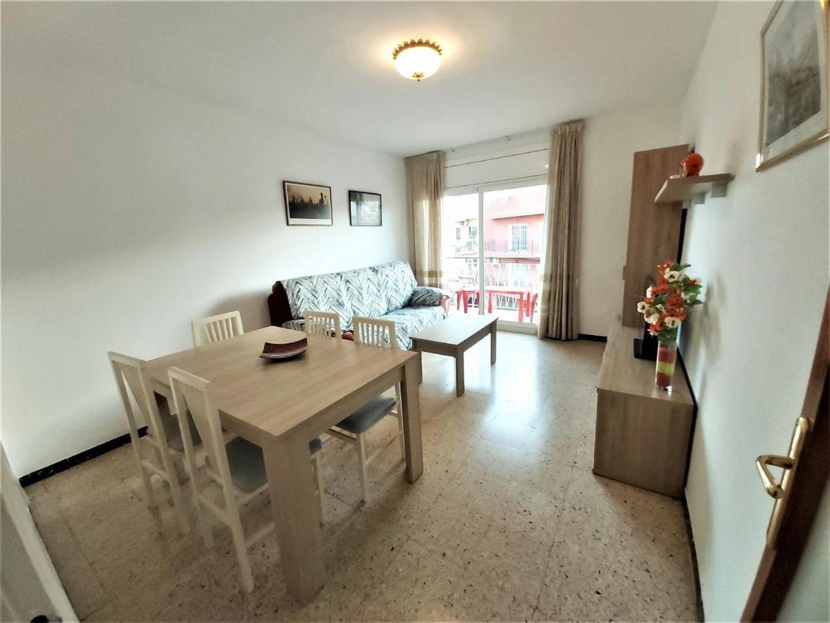 Diana Apartamento Con Terraza Muy Cerca Del Mar Pineda de Mar Bagian luar foto